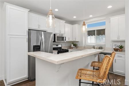 Newport Beach, California, 92660, United States, 2 Bedrooms Bedrooms, ,2 BathroomsBathrooms,Residential,For Sale,1970456