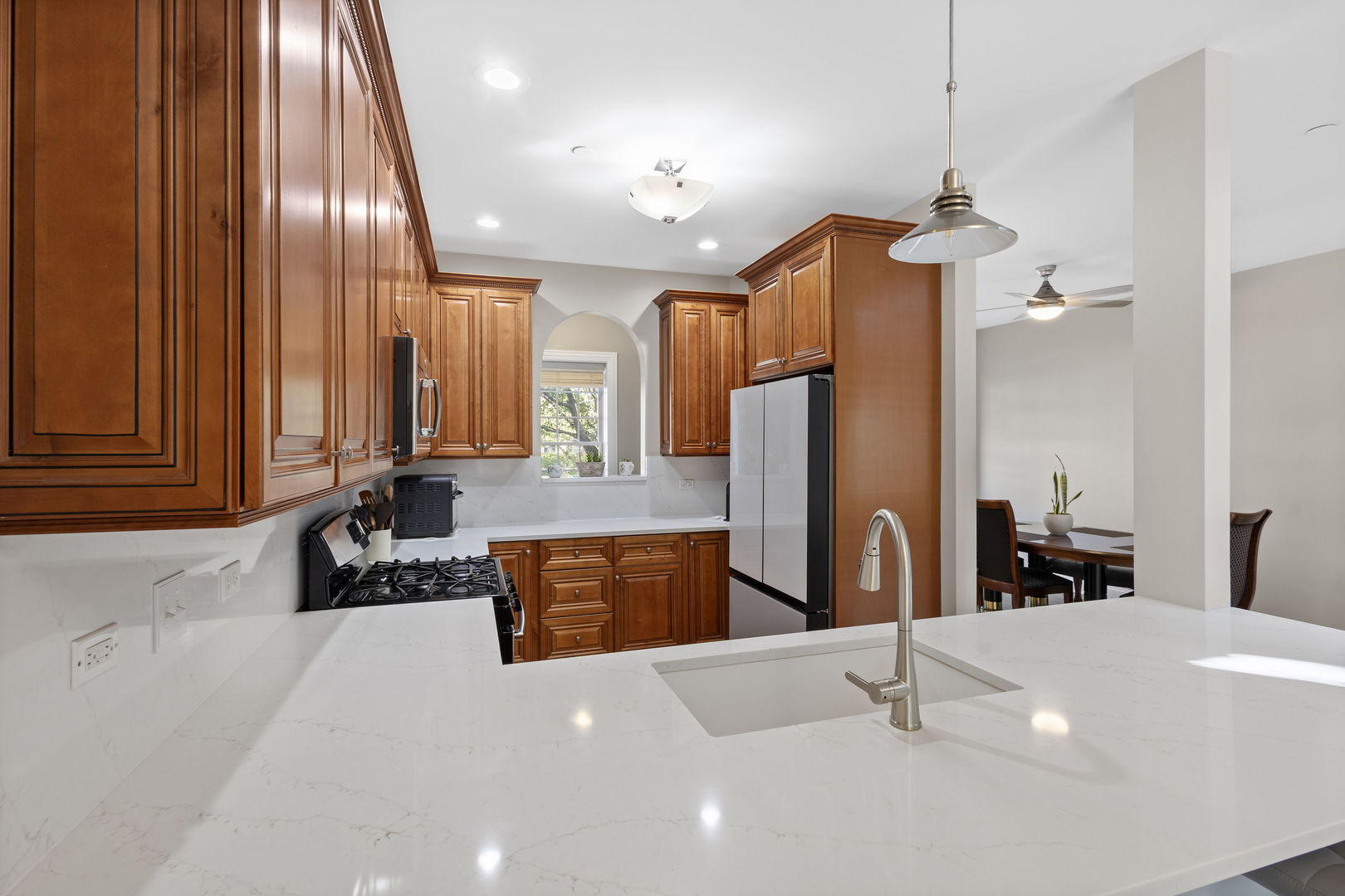 Westmont, Illinois, 60559, United States, 3 Bedrooms Bedrooms, ,4 BathroomsBathrooms,Residential,For Sale,1950669