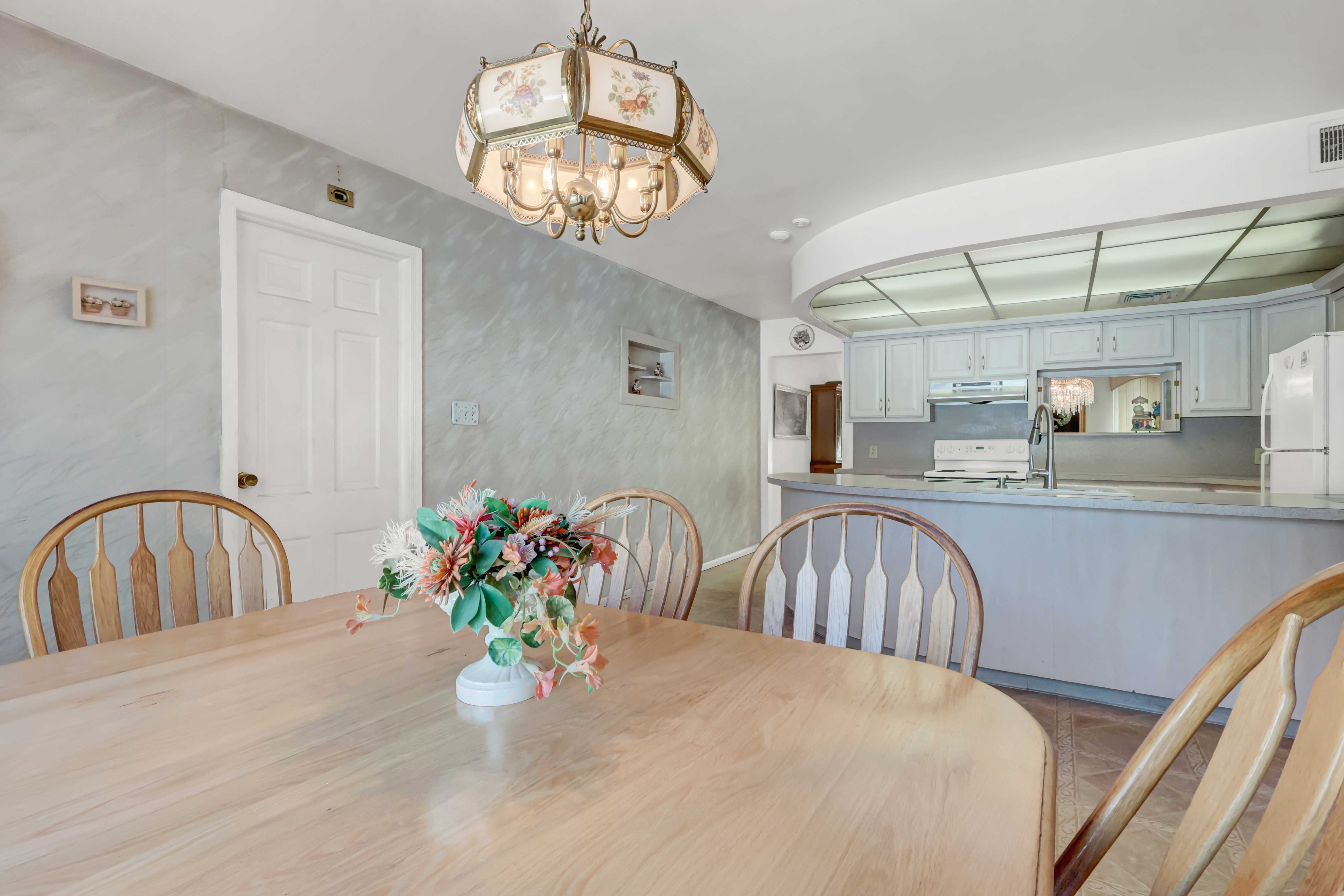 West Babylon, New York, 11704, United States, 3 Bedrooms Bedrooms, ,3 BathroomsBathrooms,Residential,For Sale,1977604