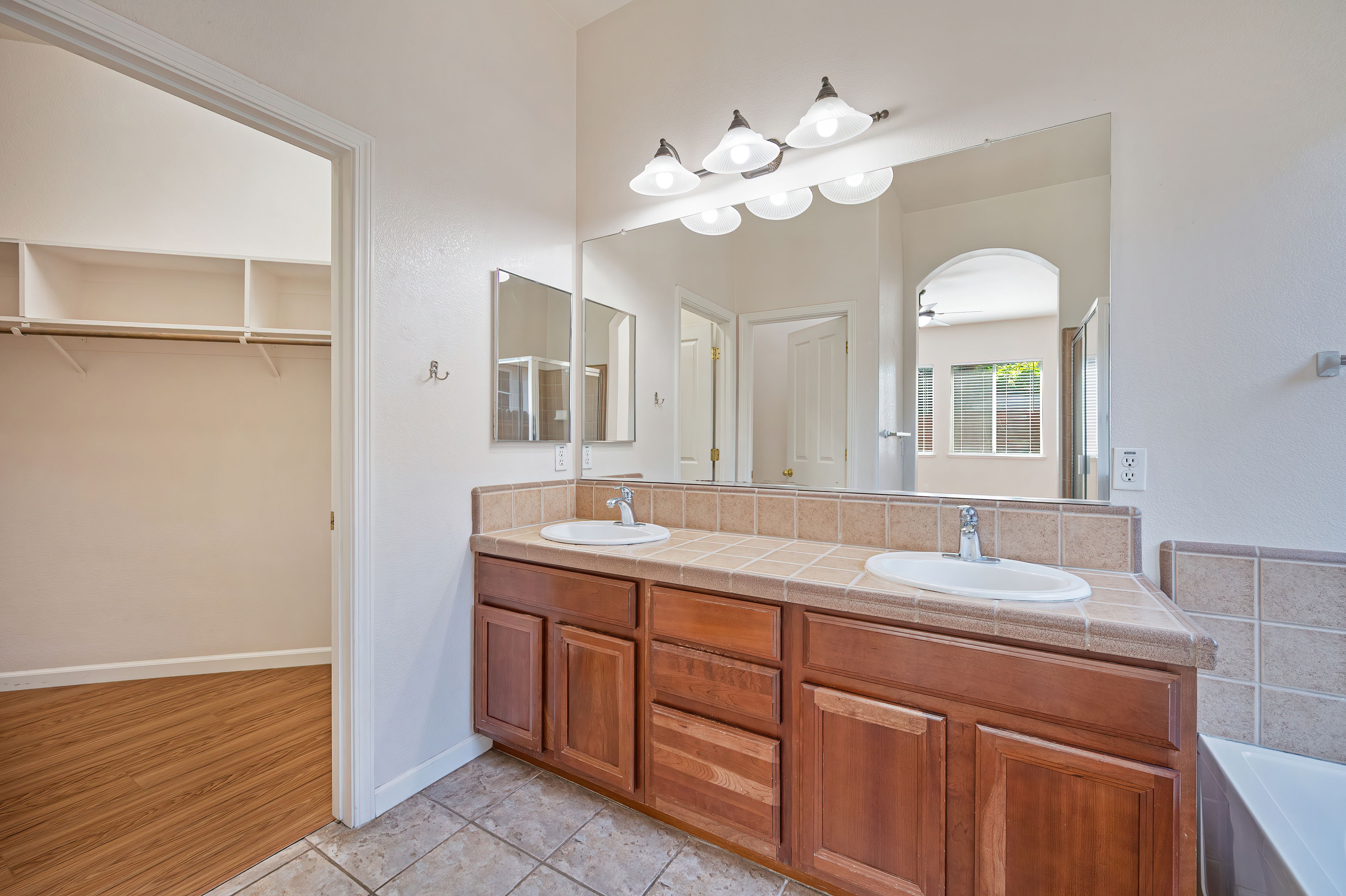  9729 Marbella Court, Elk Grove, CA 95624 - 物件實景