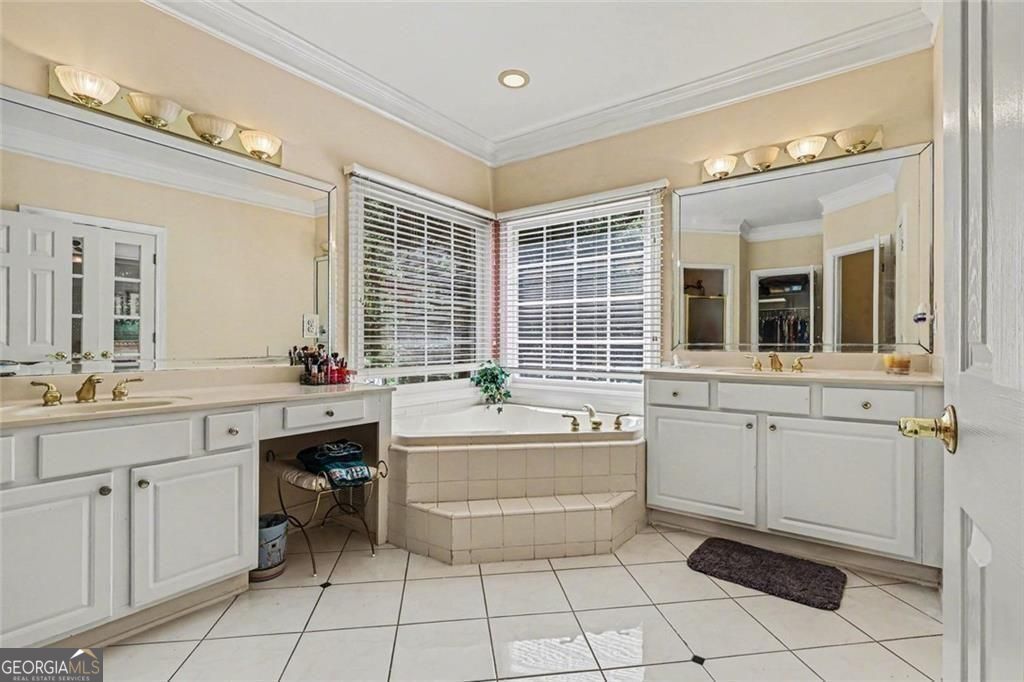 Atlanta, Georgia, 30331, United States, 6 Bedrooms Bedrooms, ,5 BathroomsBathrooms,Residential,For Sale,2036323