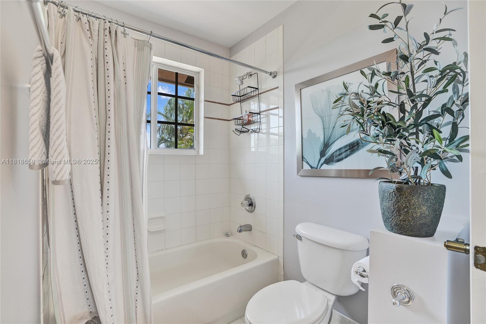 Weston, Florida, 33327, United States, 6 Bedrooms Bedrooms, ,4 BathroomsBathrooms,Residential,For Sale,1850132