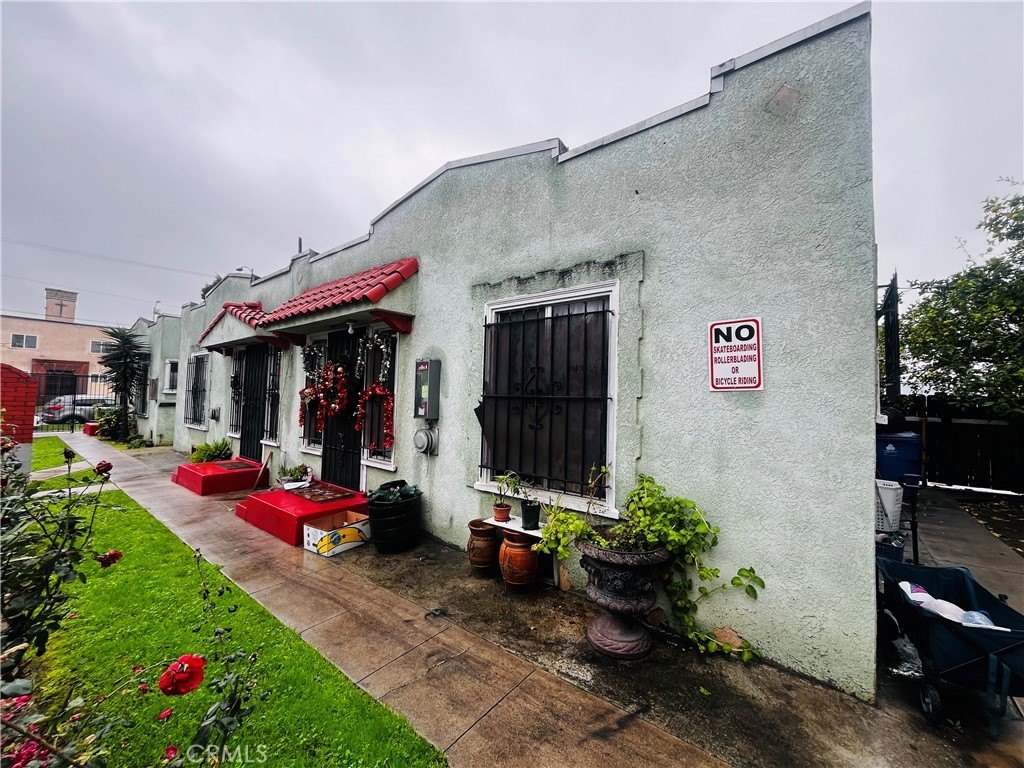 Los Angeles, California, 90003, United States, 12 Bedrooms Bedrooms, ,Residential,For Sale,2009676