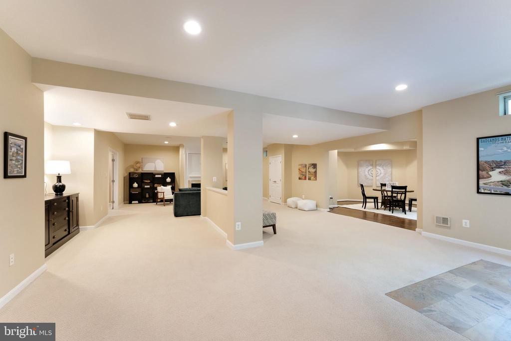 Vienna, Virginia, 22182, United States, 5 Bedrooms Bedrooms, ,6 BathroomsBathrooms,Residential,For Sale,1943879