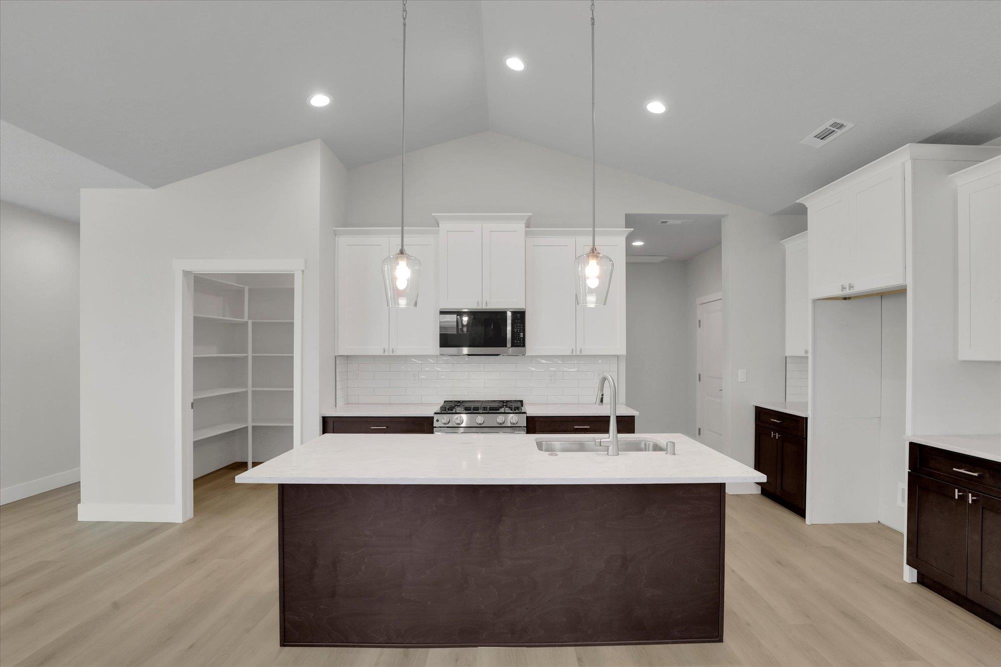 Deer Park, Washington, 99006, United States, 3 Bedrooms Bedrooms, ,2 BathroomsBathrooms,Residential,For Sale,1962895