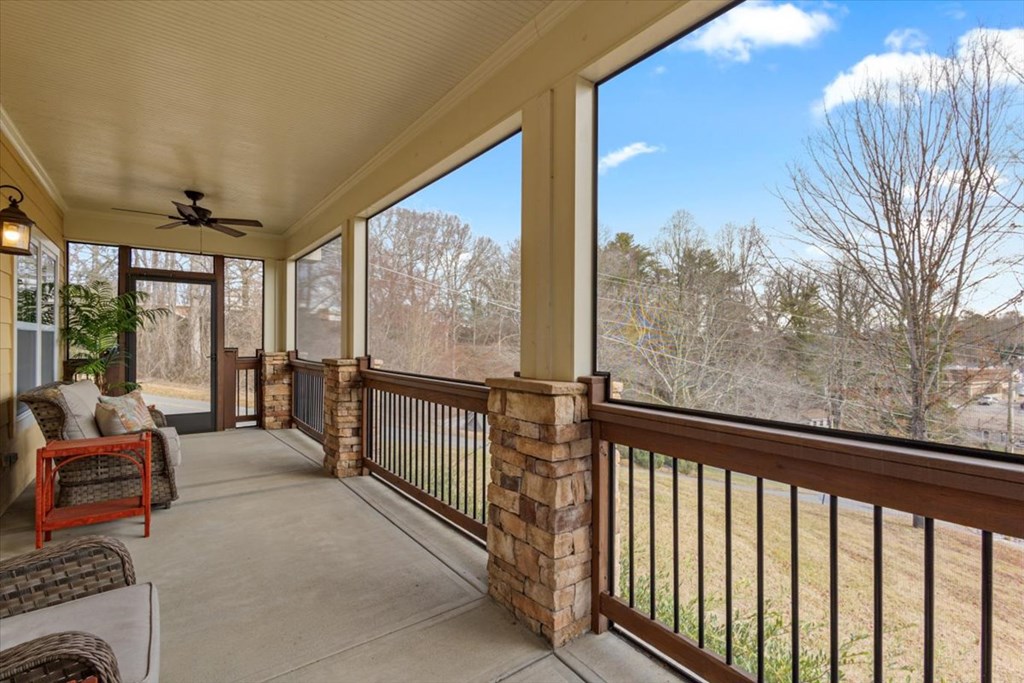 Blue Ridge, Georgia, 30513, United States, 3 Bedrooms Bedrooms, ,2 BathroomsBathrooms,Residential,For Sale,1979070