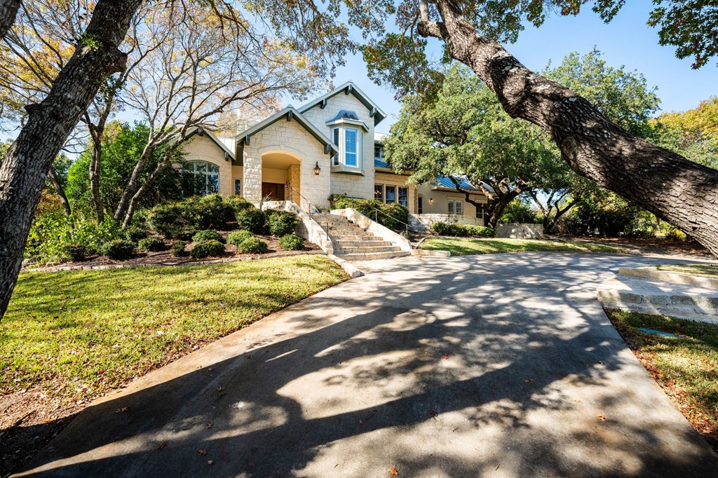 Kerrville, Texas, 78028, United States, 3 Bedrooms Bedrooms, ,5 BathroomsBathrooms,Residential,For Sale,2002478