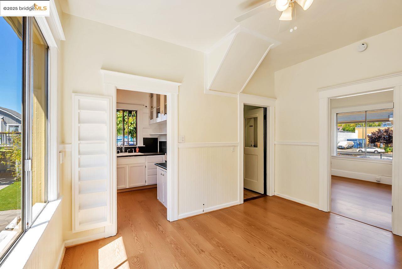 Oakland, California, 94608, United States, 6 Bedrooms Bedrooms, ,3 BathroomsBathrooms,Residential,For Sale,1939780