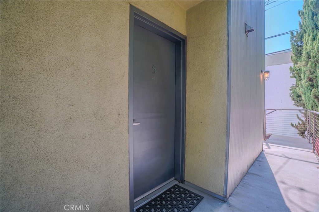 West Hollywood, California, 90046, United States, 1 Bedroom Bedrooms, ,2 BathroomsBathrooms,Residential,For Sale,1913666