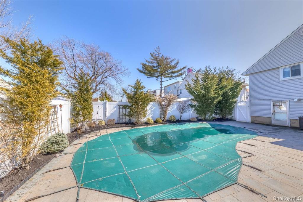 Oceanside, New York, 11572, United States, 3 Bedrooms Bedrooms, ,3 BathroomsBathrooms,Residential,For Sale,1995607