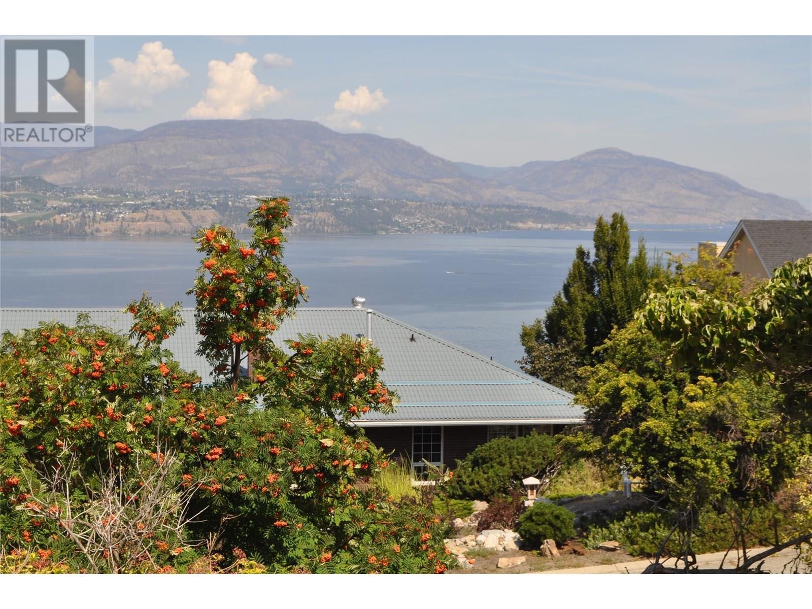 KELOWNA, British Columbia, V1W 4K4, CA, 3 Bedrooms Bedrooms, ,3 BathroomsBathrooms,Residential,For Sale,1906808