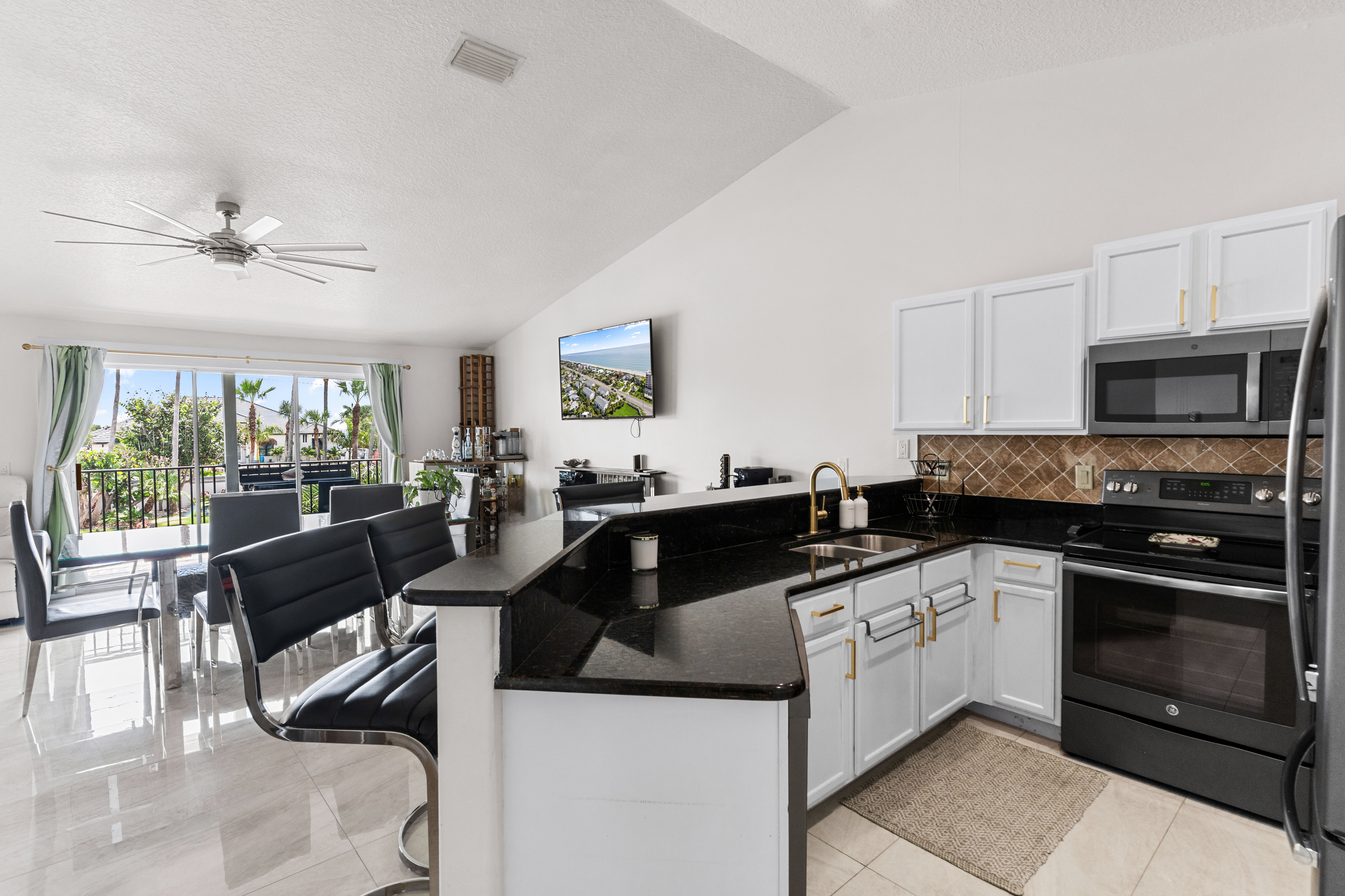  1883 Cato Court, Unit #B-2, Indialantic, FL, 32903 - 物件實景
