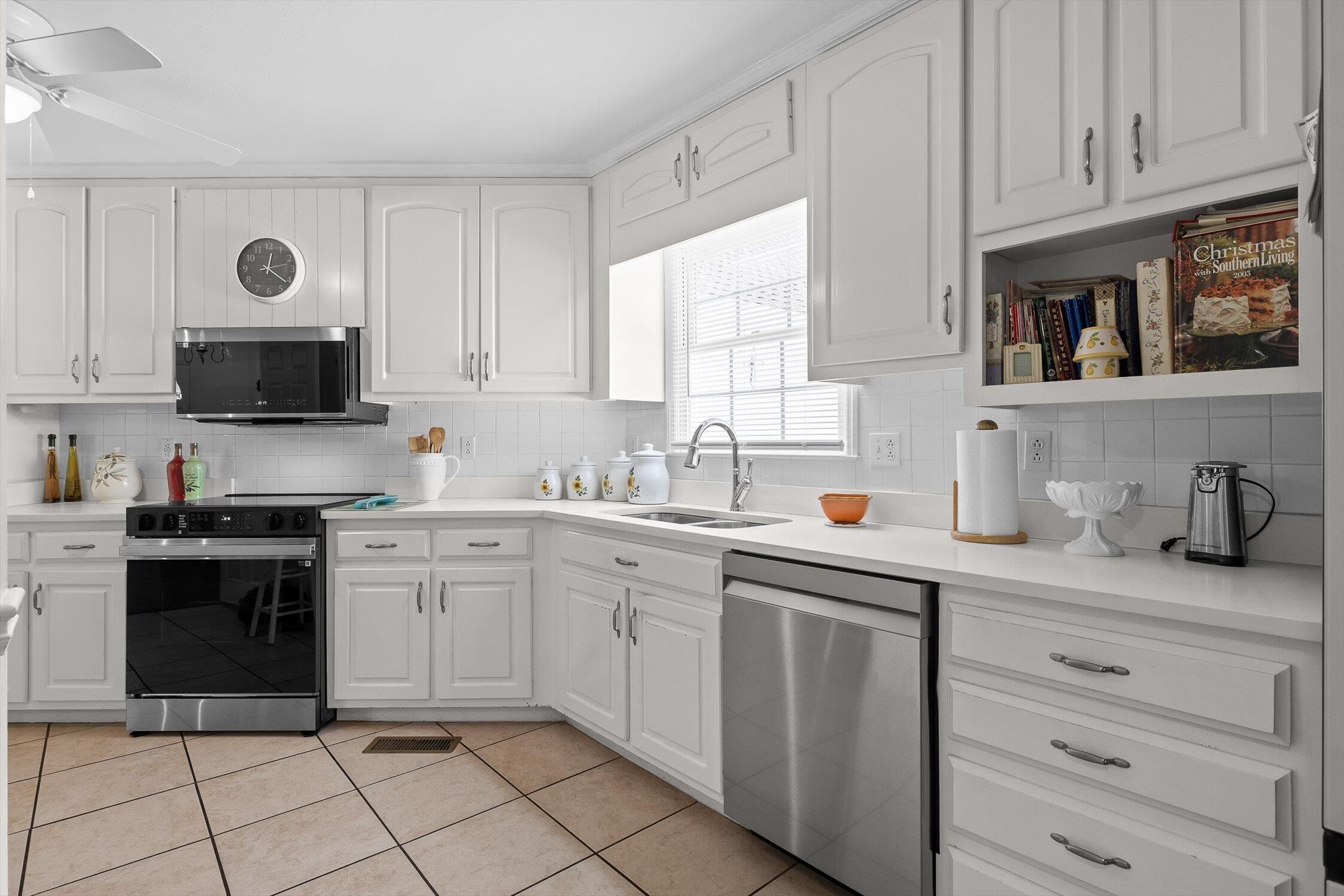 Bryant, Alabama, 35958, United States, 6 Bedrooms Bedrooms, ,3 BathroomsBathrooms,Residential,For Sale,1983058