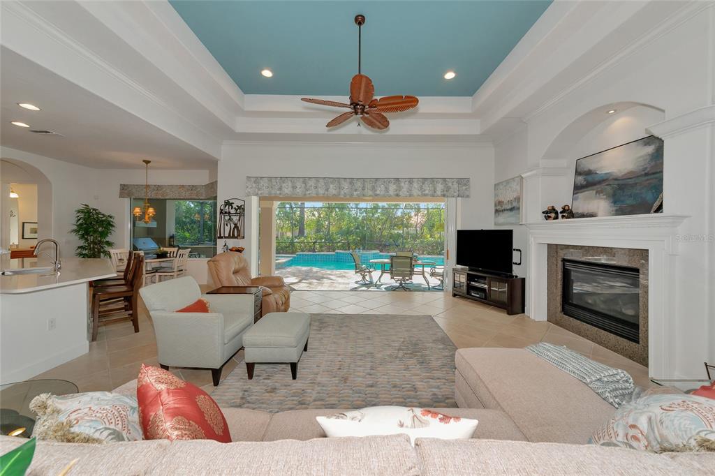 Bradenton, Florida, 34212, United States, 3 Bedrooms Bedrooms, ,3 BathroomsBathrooms,Residential,For Sale,1989547