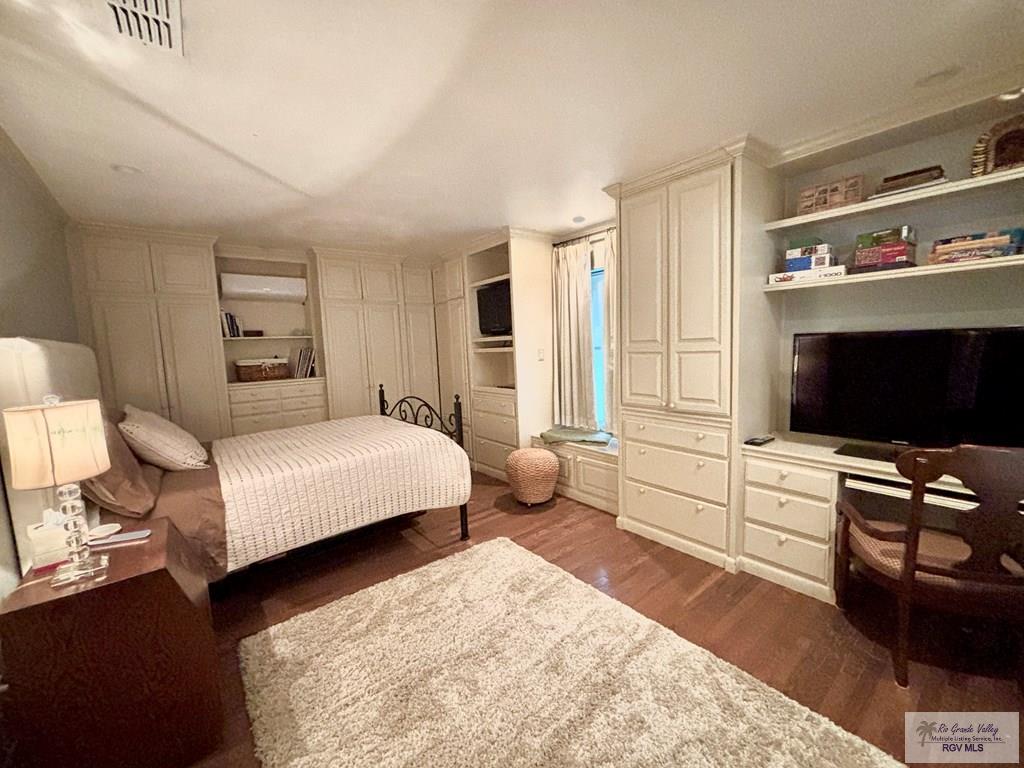 Brownsville, Texas, 78521, United States, 4 Bedrooms Bedrooms, ,4 BathroomsBathrooms,Residential,For Sale,1991275