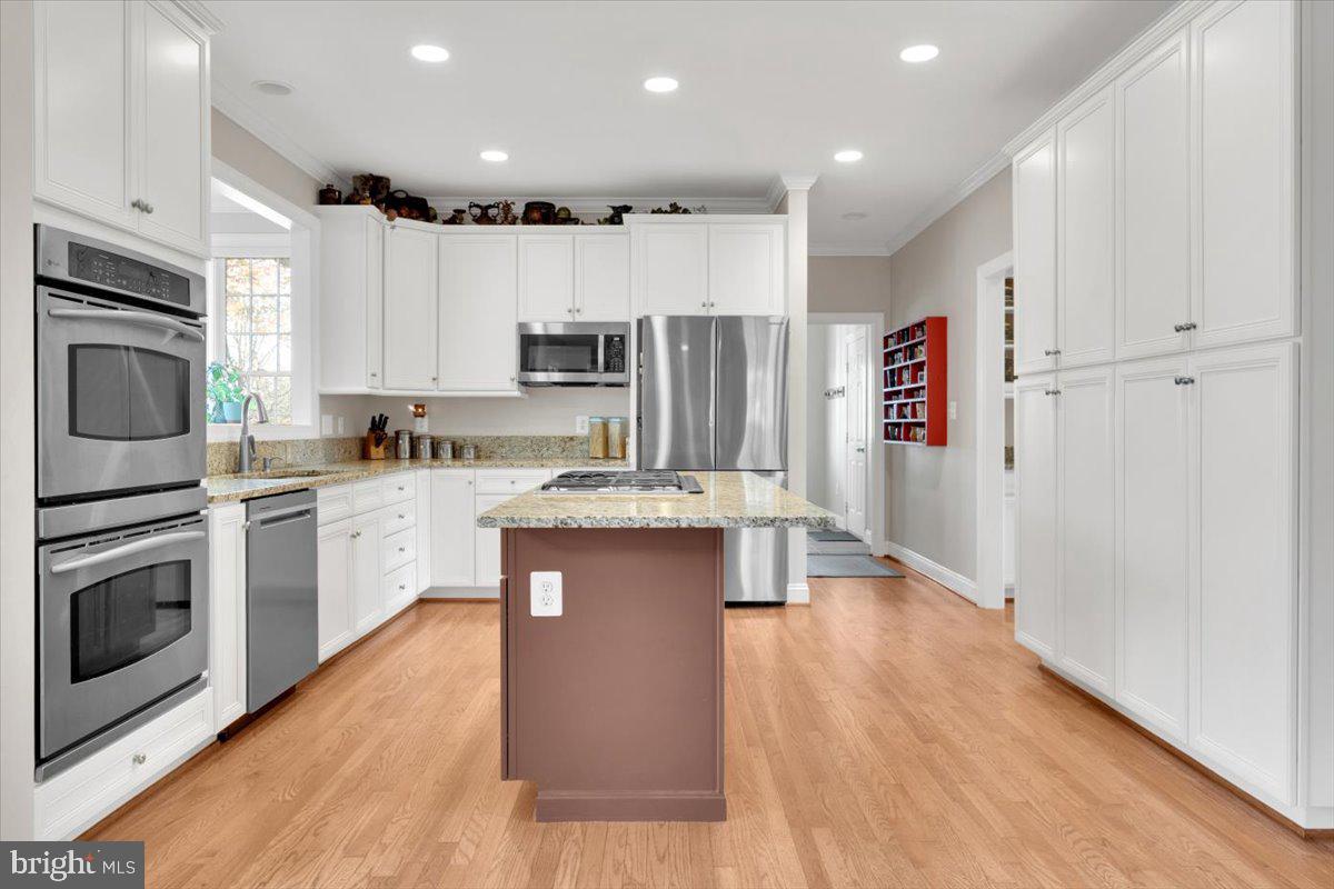 Hamilton, Virginia, 20158, United States, 4 Bedrooms Bedrooms, ,5 BathroomsBathrooms,Residential,For Sale,1987096