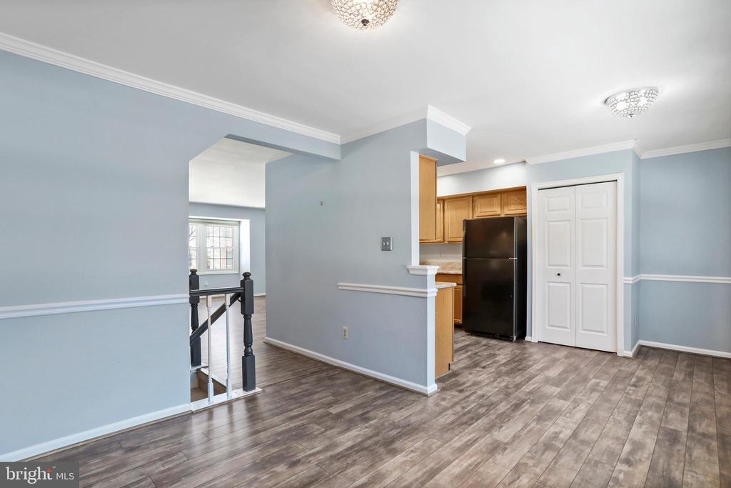 Sterling, Virginia, 20164, United States, 2 Bedrooms Bedrooms, ,3 BathroomsBathrooms,Residential,For Sale,2015095