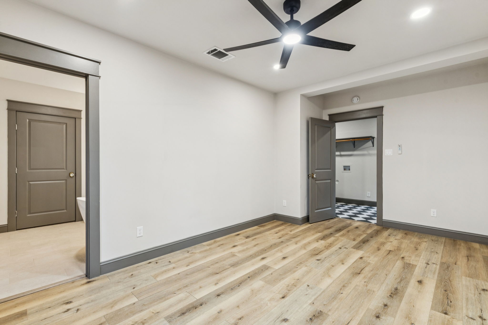 Dallas, Texas, 75208, United States, 3 Bedrooms Bedrooms, ,3 BathroomsBathrooms,Residential,For Sale,1926377
