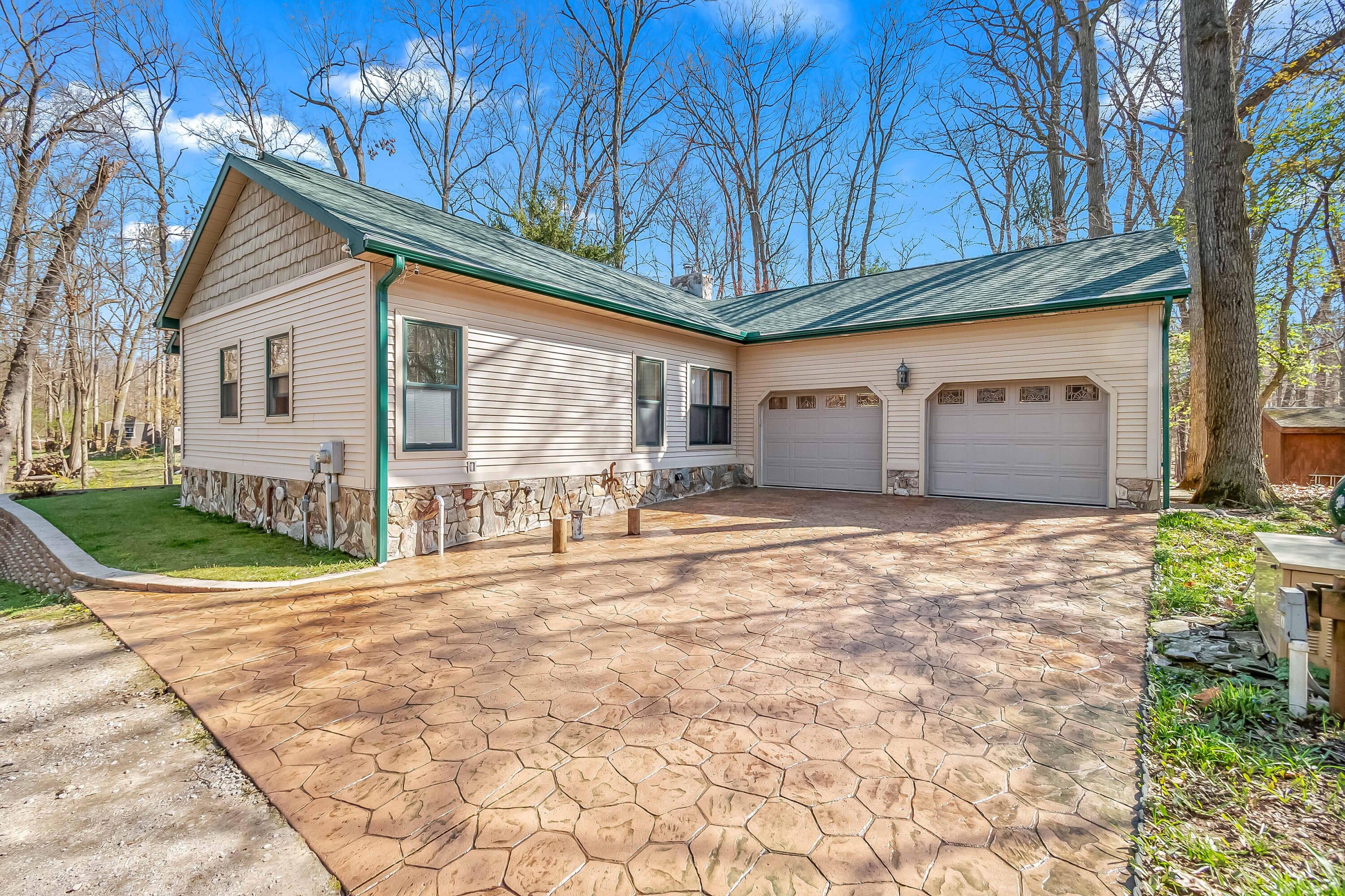 Hillsdale, Michigan, 49242, United States, 5 Bedrooms Bedrooms, ,3 BathroomsBathrooms,Residential,For Sale,1980121