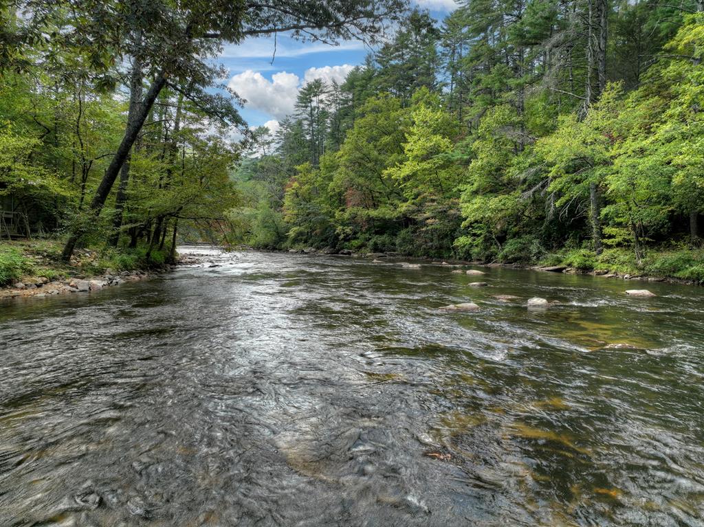 Blue Ridge, Georgia, 30513, United States, 4 Bedrooms Bedrooms, ,4 BathroomsBathrooms,Residential,For Sale,1859104