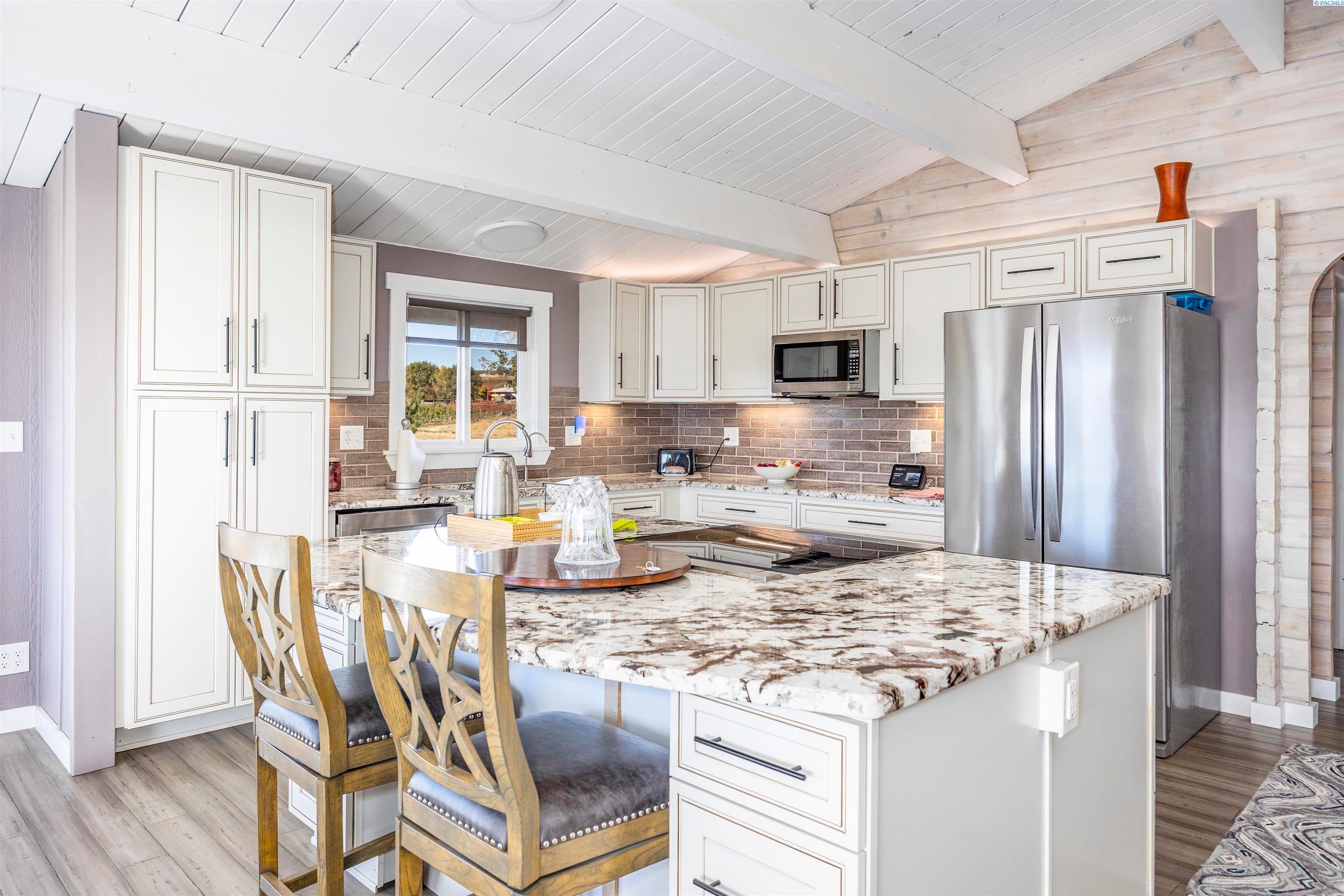 Benton City, Washington, 99320, United States, 3 Bedrooms Bedrooms, ,2 BathroomsBathrooms,Residential,For Sale,1992566