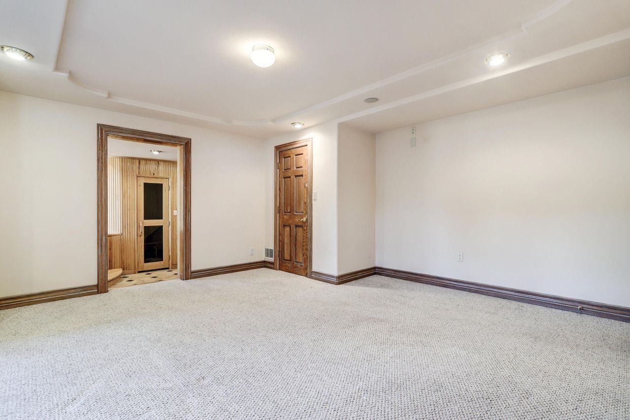 Los Ranchos, New Mexico, 87107, United States, 5 Bedrooms Bedrooms, ,5 BathroomsBathrooms,Residential,For Sale,1900994