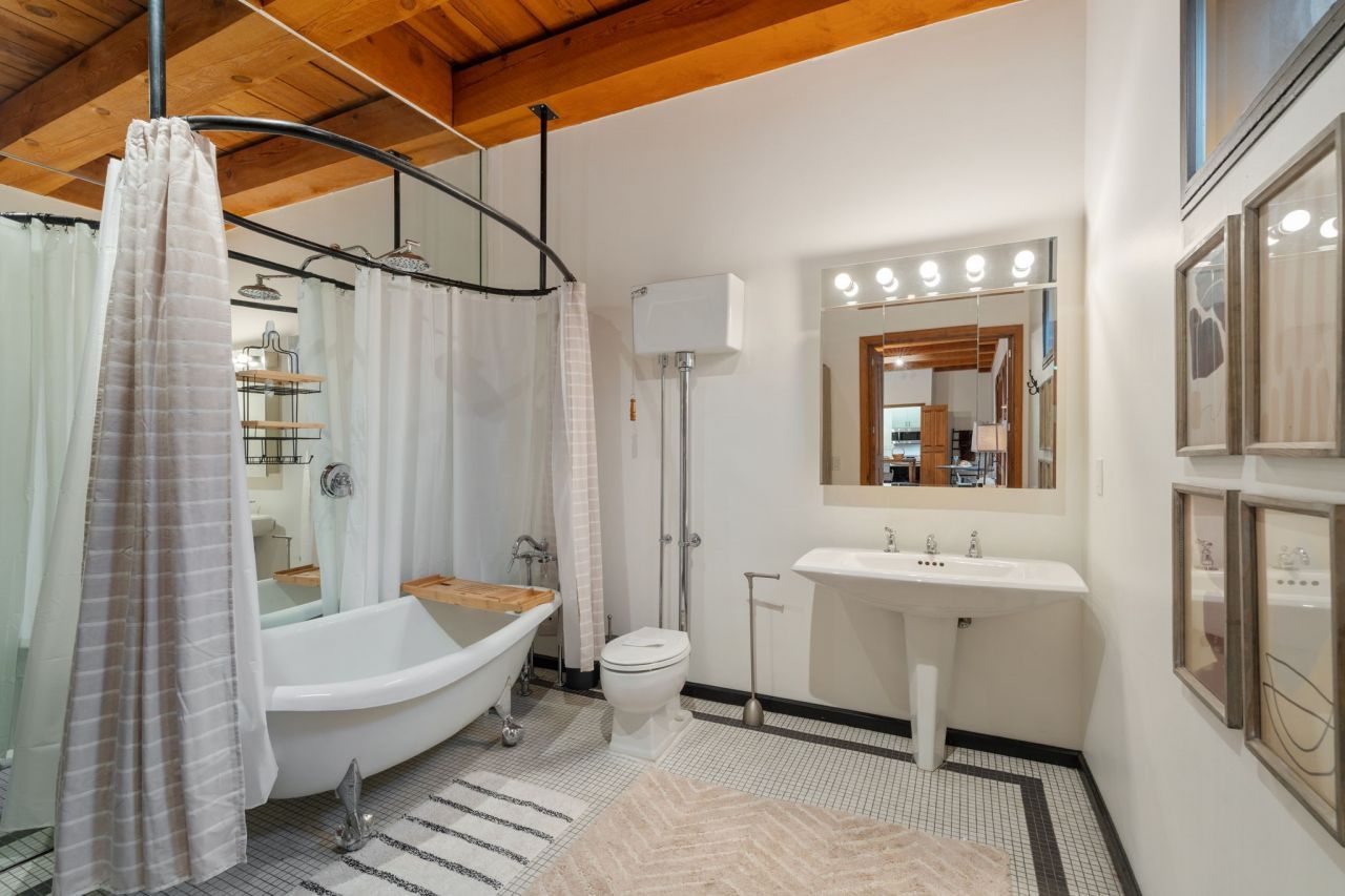 Santa Fe, New Mexico, 87501, United States, ,1 BathroomBathrooms,Residential,For Sale,1926126