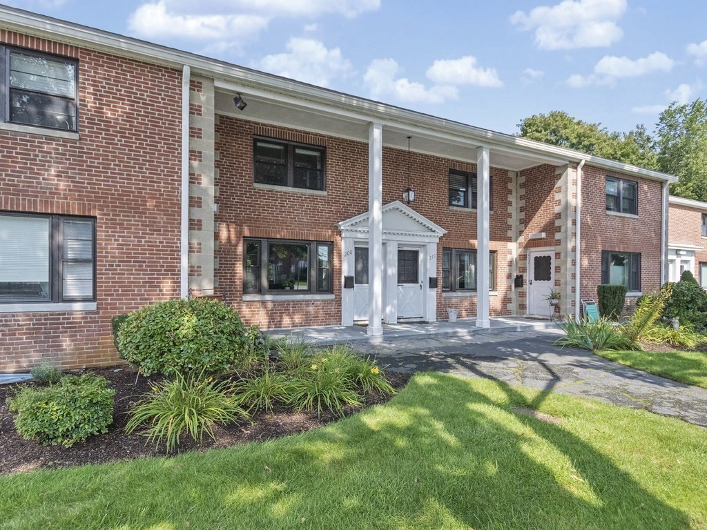 Waltham, Massachusetts, 02452, United States, 2 Bedrooms Bedrooms, ,2 BathroomsBathrooms,Residential,For Sale,1902655