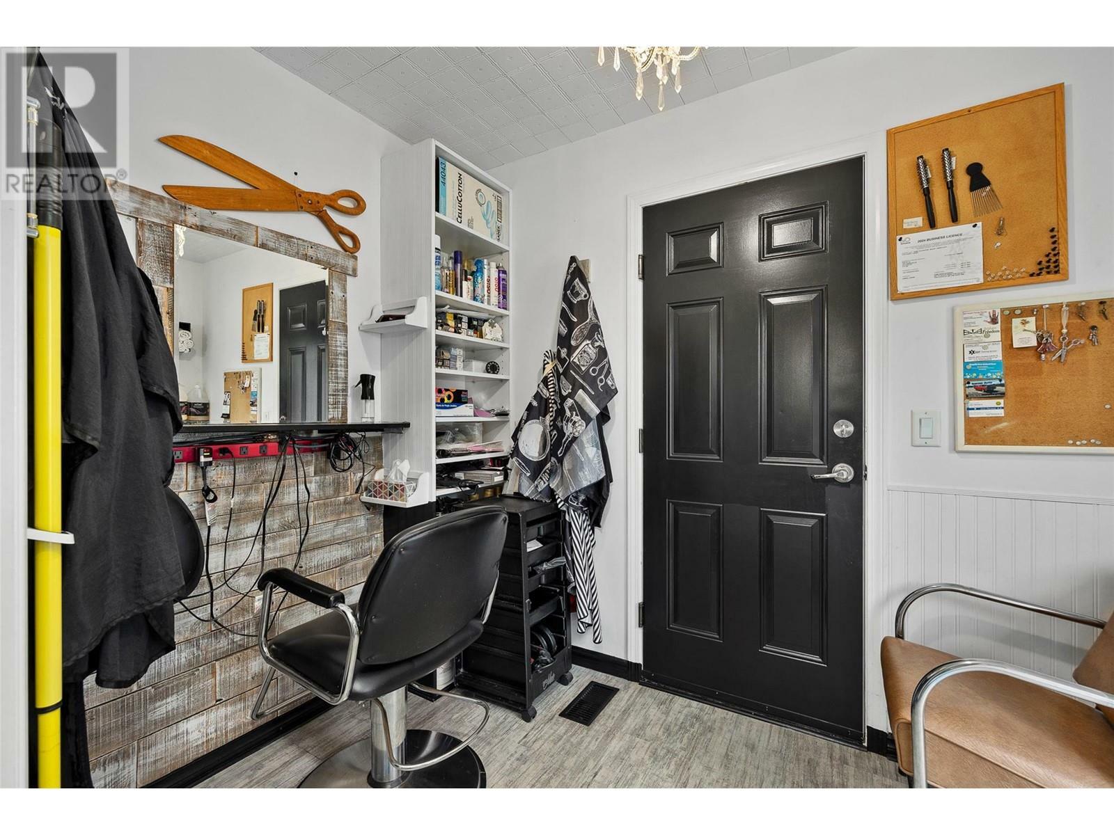 KELOWNA, British Columbia, V1P 1N8, CA, 6 Bedrooms Bedrooms, ,4 BathroomsBathrooms,Residential,For Sale,1837090