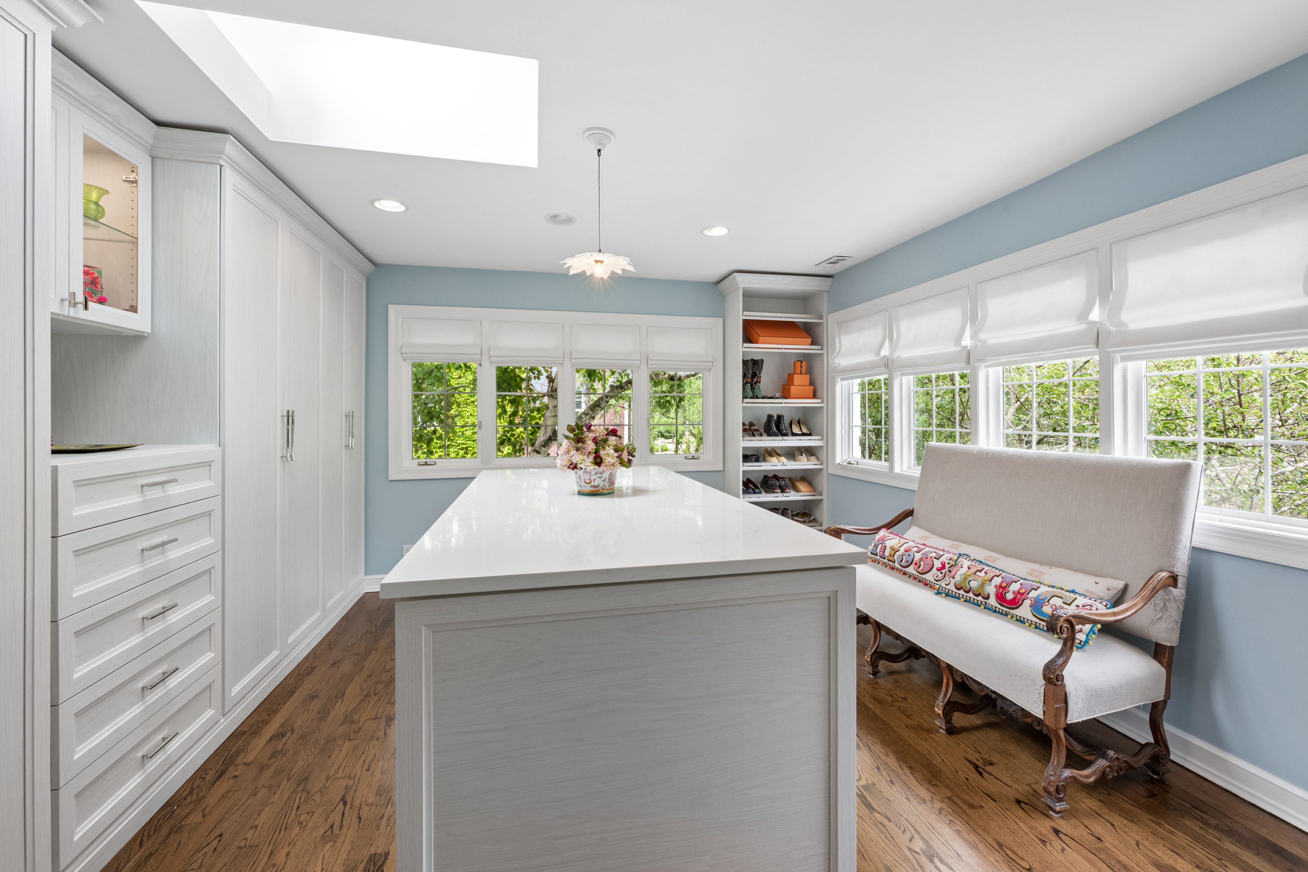  Rare, Fully Renovated, Updated Home Offering Move-In-Ready Luxury - 物件實景