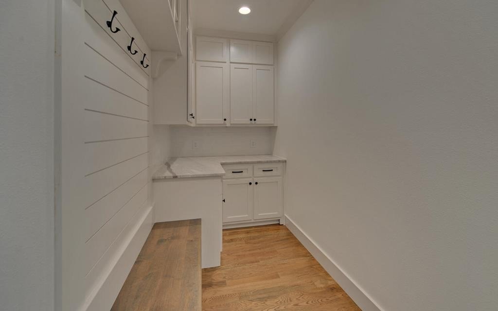 Hiawassee, Georgia, 30546, United States, 4 Bedrooms Bedrooms, ,5 BathroomsBathrooms,Residential,For Sale,1978790