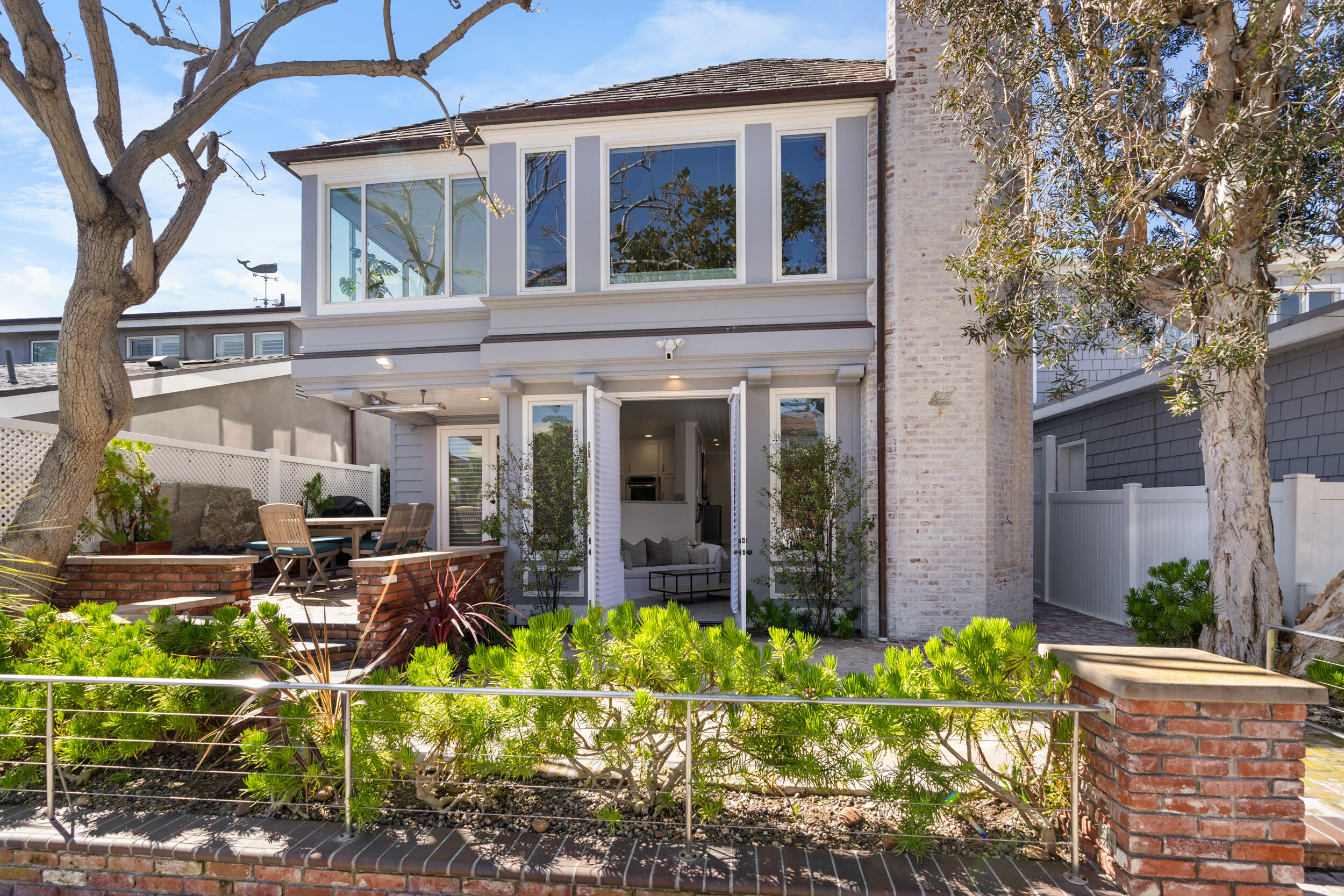 Newport Beach, California, 92661, United States, 4 Bedrooms Bedrooms, ,4 BathroomsBathrooms,Residential,For Sale,1849950
