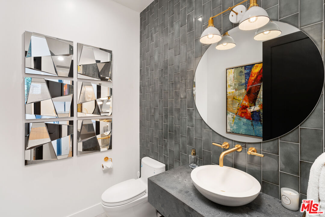 Los Angeles, California, 90068, United States, 4 Bedrooms Bedrooms, ,4 BathroomsBathrooms,Residential,For Sale,1897073