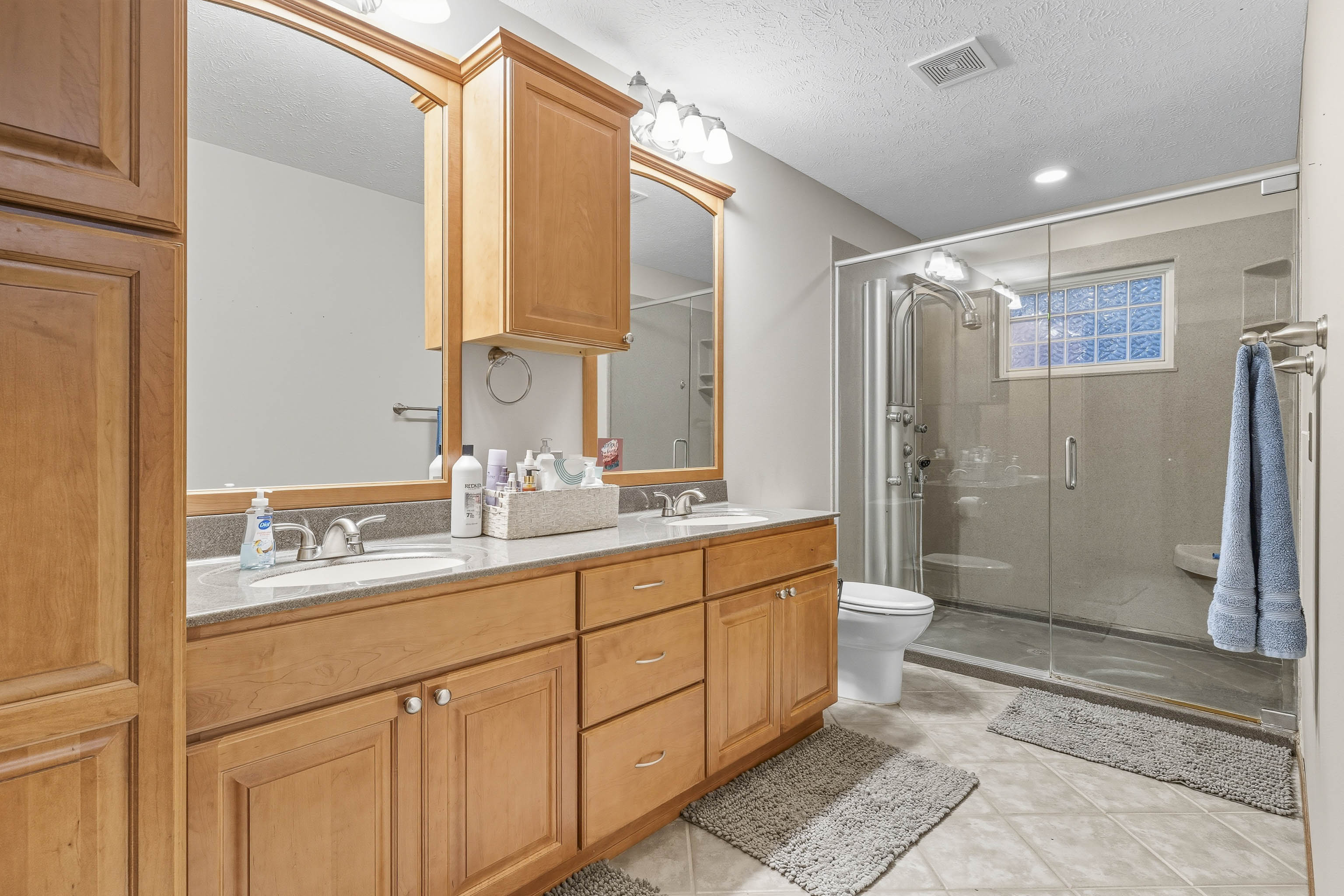 Manhattan, Kansas, 66502, United States, 5 Bedrooms Bedrooms, ,3 BathroomsBathrooms,Residential,For Sale,1960988