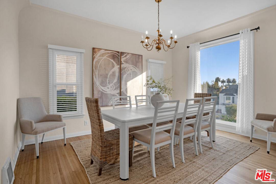 Los Angeles, California, 90025, United States, 5 Bedrooms Bedrooms, ,4 BathroomsBathrooms,Residential,For Sale,1934353