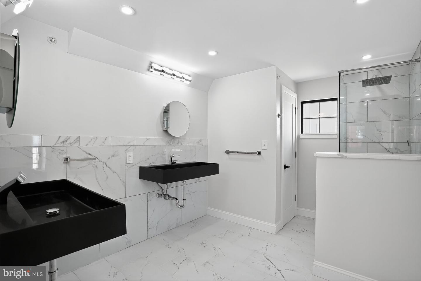 Philadelphia, Pennsylvania, 19147, United States, 3 Bedrooms Bedrooms, ,4 BathroomsBathrooms,Residential,For Sale,1926434