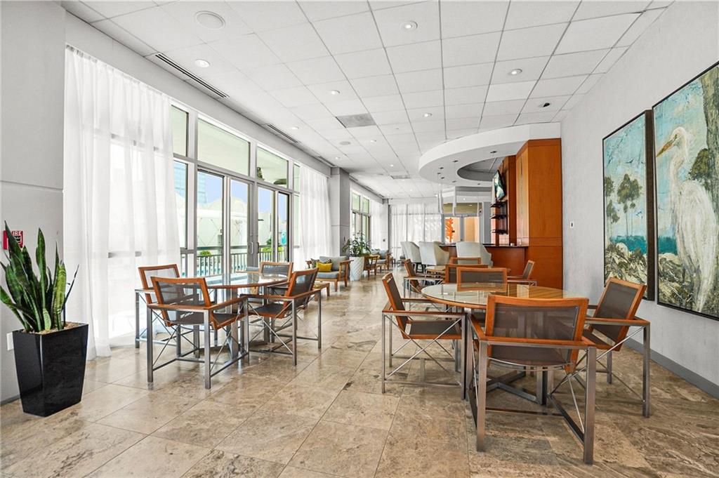 Atlanta, Georgia, 30326, United States, 2 Bedrooms Bedrooms, ,3 BathroomsBathrooms,Residential,For Sale,1949751