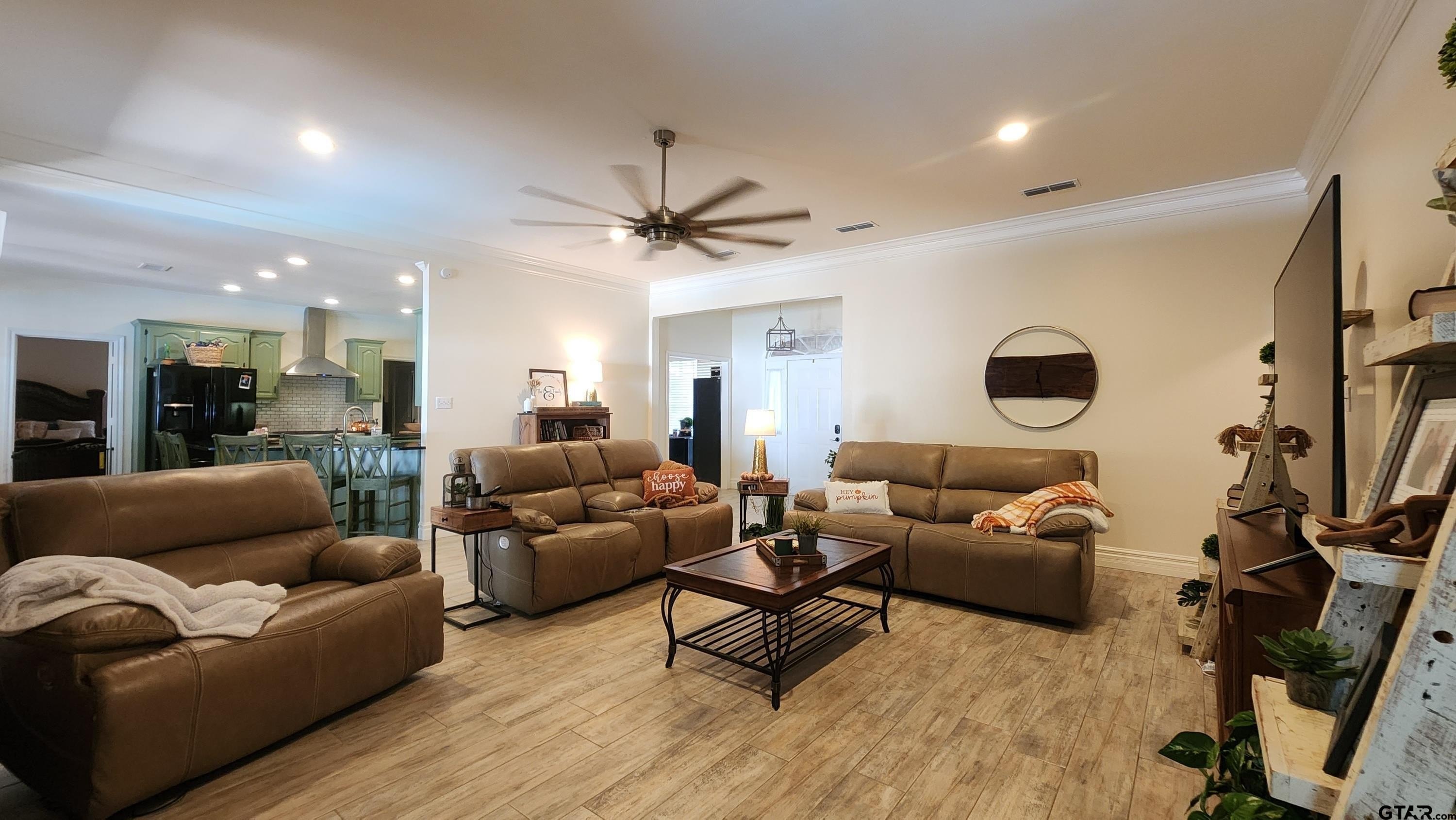 Pittsburg, Texas, 75686, United States, 4 Bedrooms Bedrooms, ,4 BathroomsBathrooms,Residential,For Sale,1880641
