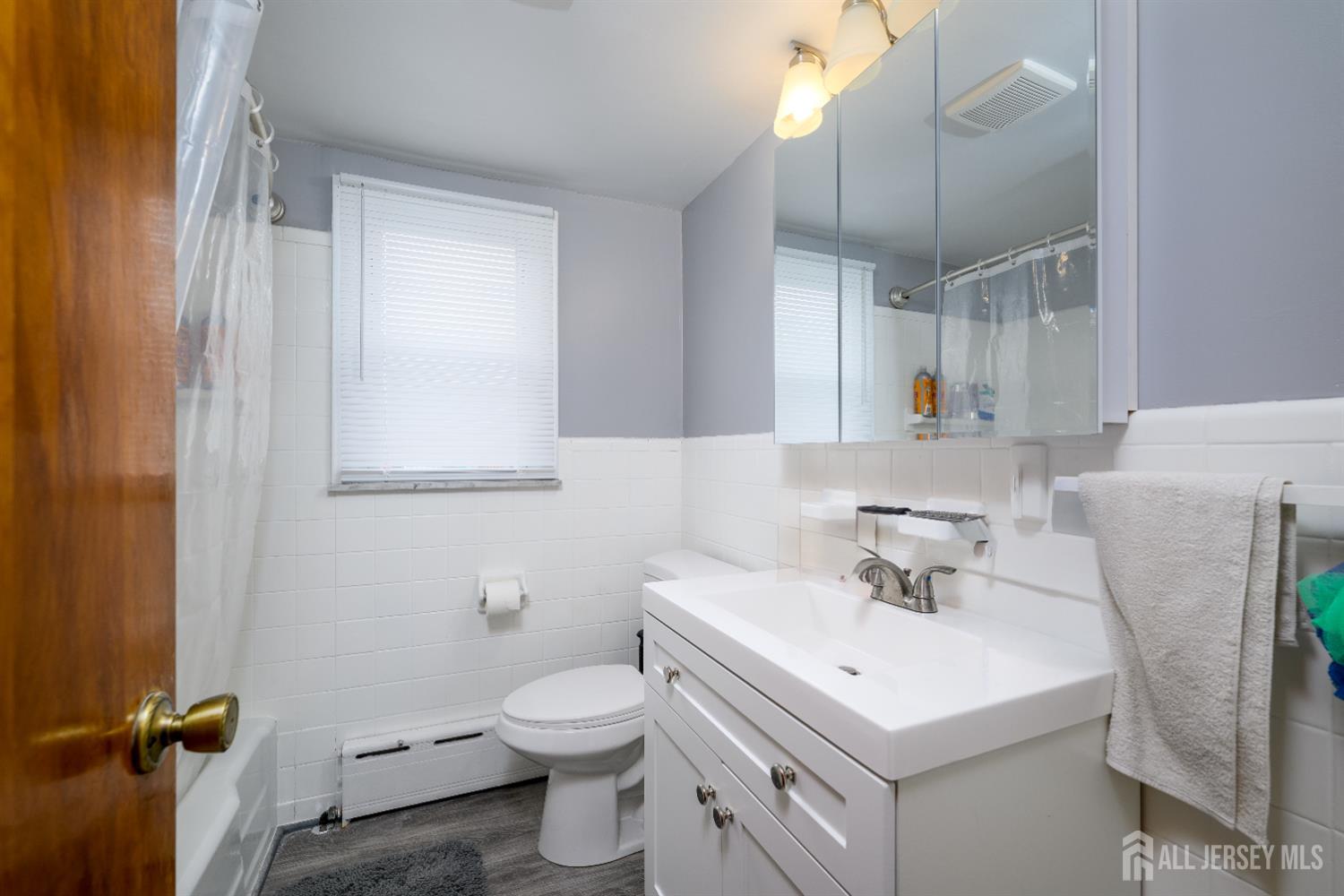 Fords, New Jersey, 08863, United States, 4 Bedrooms Bedrooms, ,2 BathroomsBathrooms,Residential,For Sale,1901910