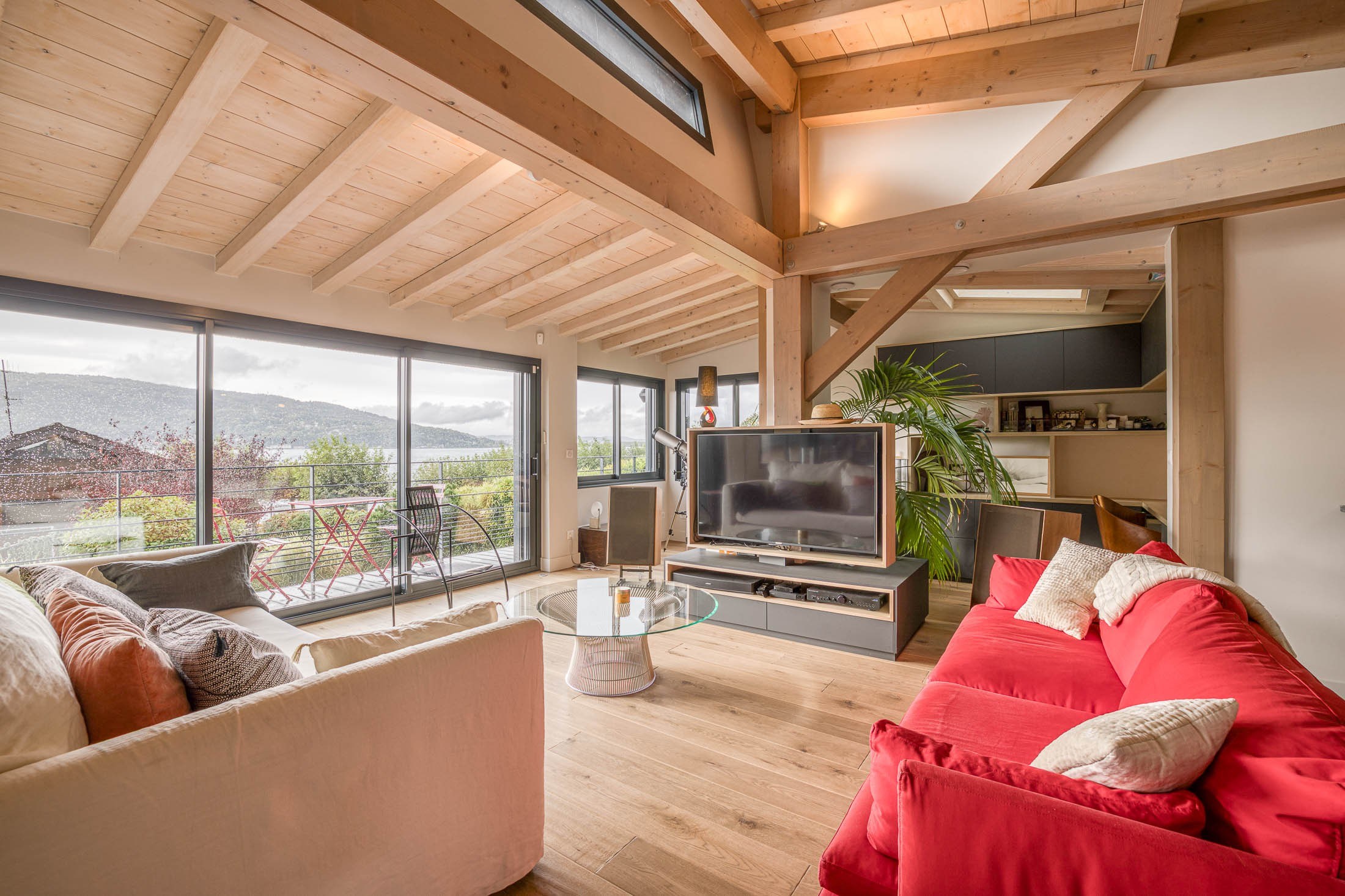 A contemporary, light-filled property offering breathtaking views over Lake Ann… - 物件實景