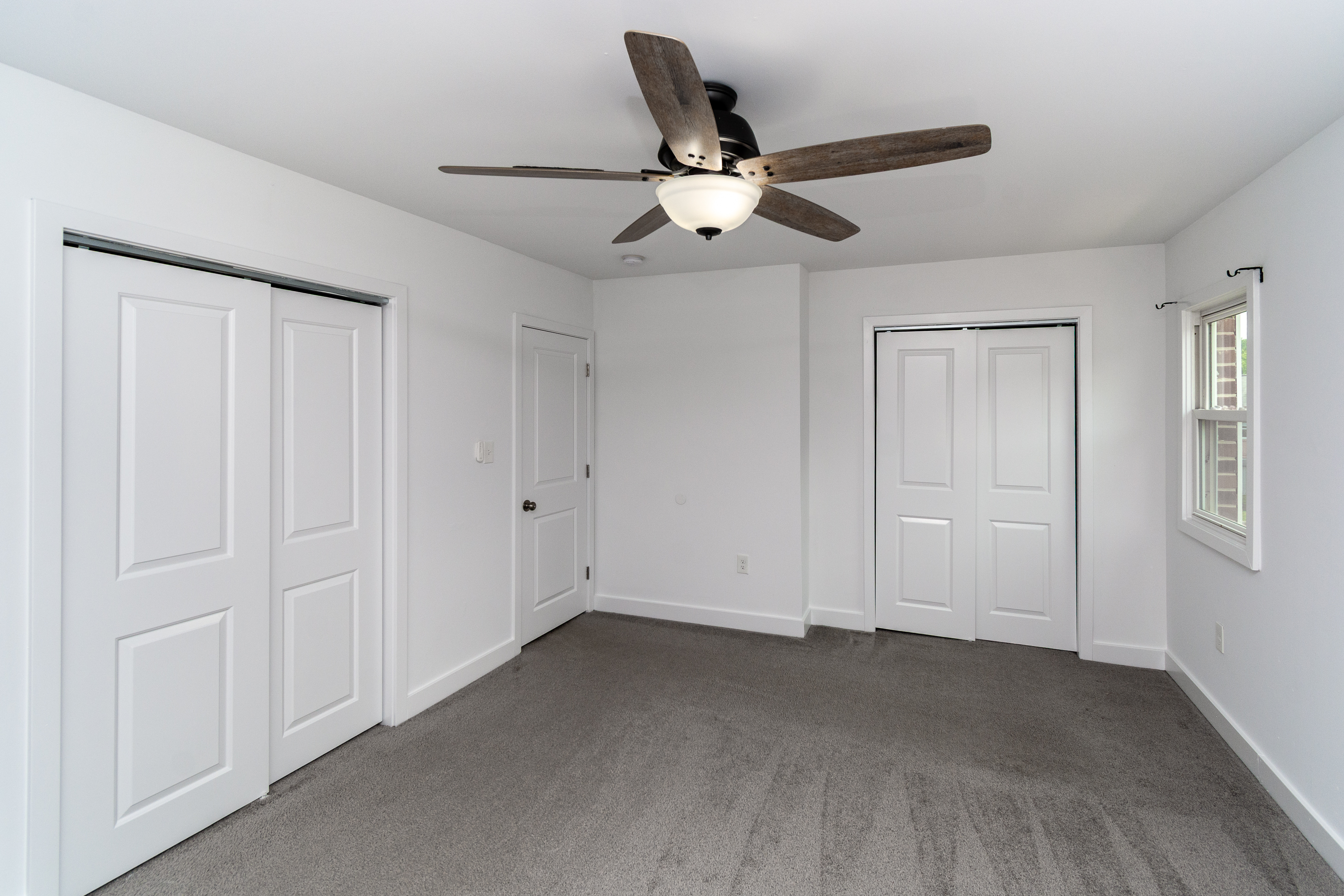  Stylish Three-Bedroom Townhome Near Shops, Dining and SEPTA - 物件實景