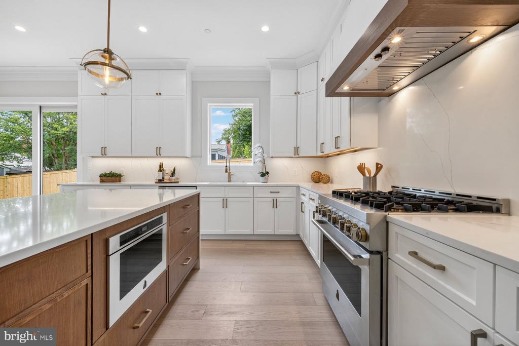 Kensington, Maryland, 20895, United States, 5 Bedrooms Bedrooms, ,5 BathroomsBathrooms,Residential,For Sale,2048532