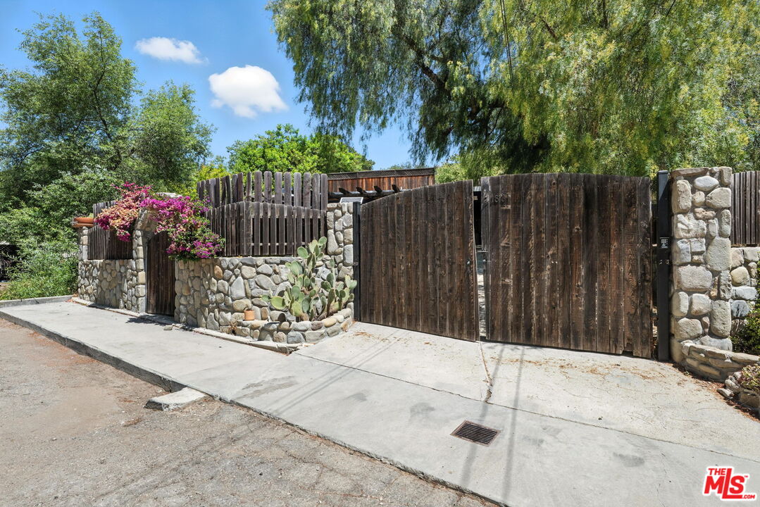Topanga, California, 90290, United States, 2 Bedrooms Bedrooms, ,1 BathroomBathrooms,Residential,For Sale,1913417