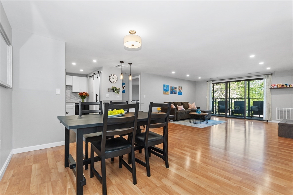 Medford, Massachusetts, 02155, United States, 2 Bedrooms Bedrooms, ,2 BathroomsBathrooms,Residential,For Sale,1939761