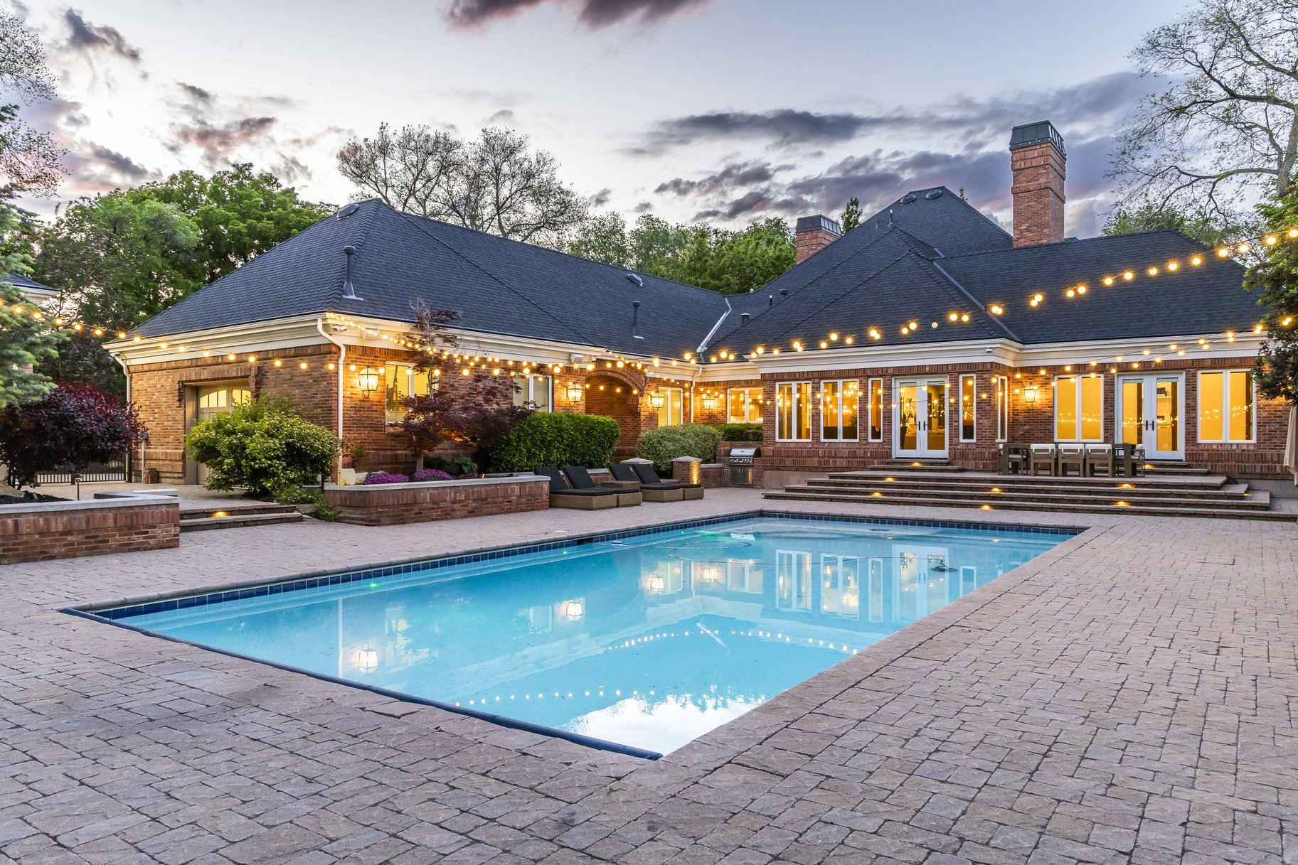  Gated West Jordan 2 Story Estate with 10 Car Garage and Swimming Pool - 物件實景