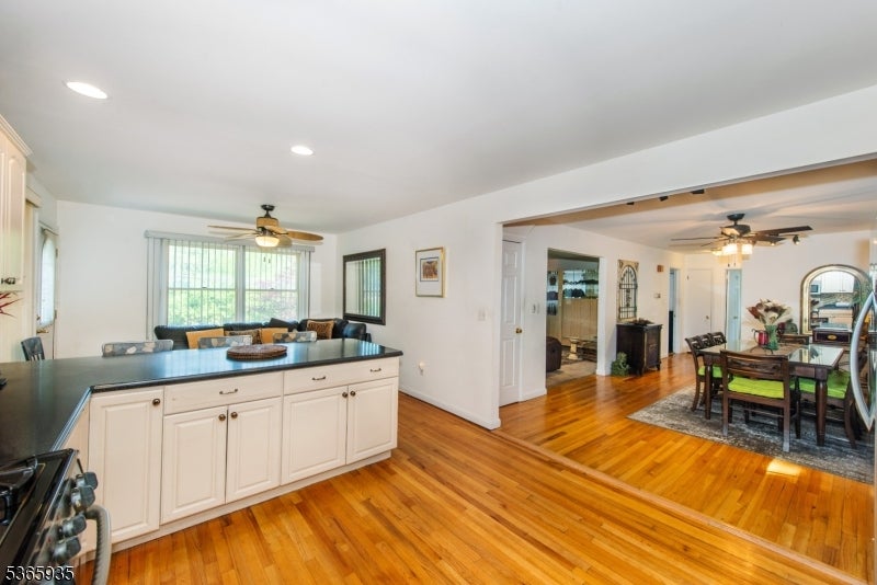Wayne Twp., New Jersey, 07470, United States, 5 Bedrooms Bedrooms, ,3 BathroomsBathrooms,Residential,For Sale,1928449