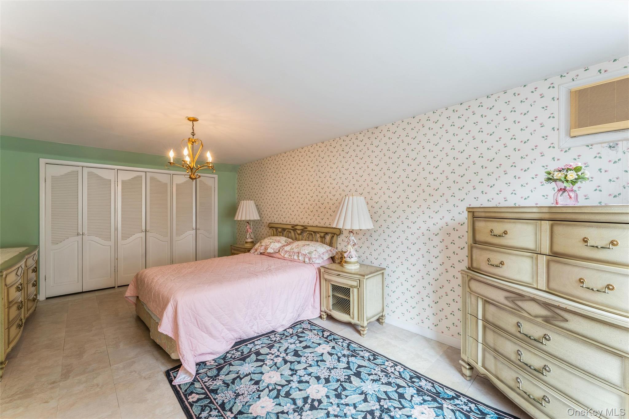 Williston Park, New York, 11596, United States, 3 Bedrooms Bedrooms, ,2 BathroomsBathrooms,Residential,For Sale,1960475