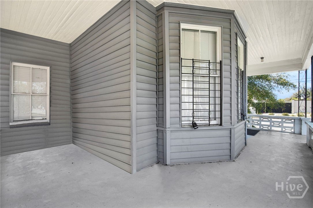 Savannah, Georgia, 31401, United States, 2 Bedrooms Bedrooms, ,3 BathroomsBathrooms,Residential,For Sale,2031134
