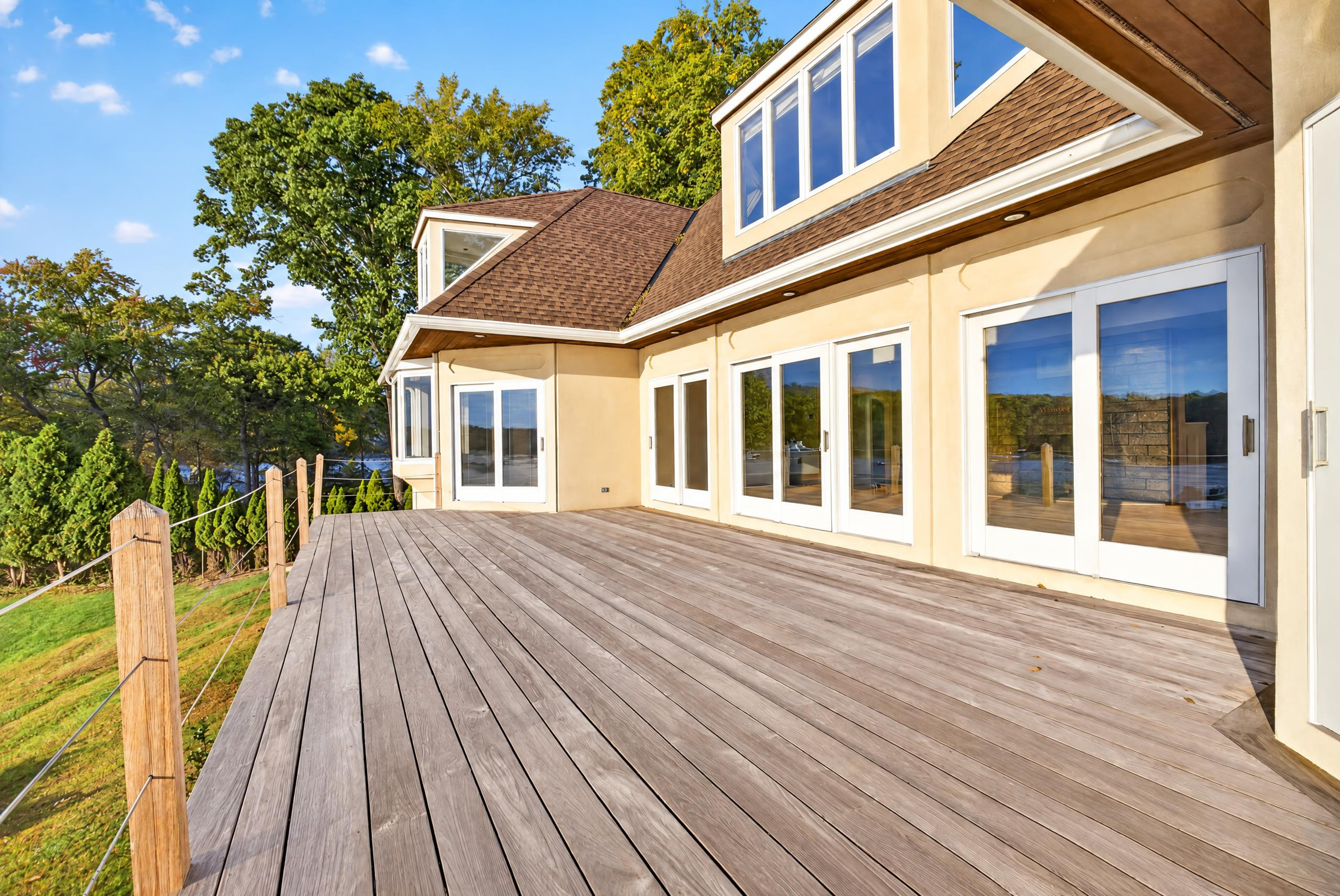  Set on 2.1 Private Acres Directly Along Hamburg Cove - 物件實景