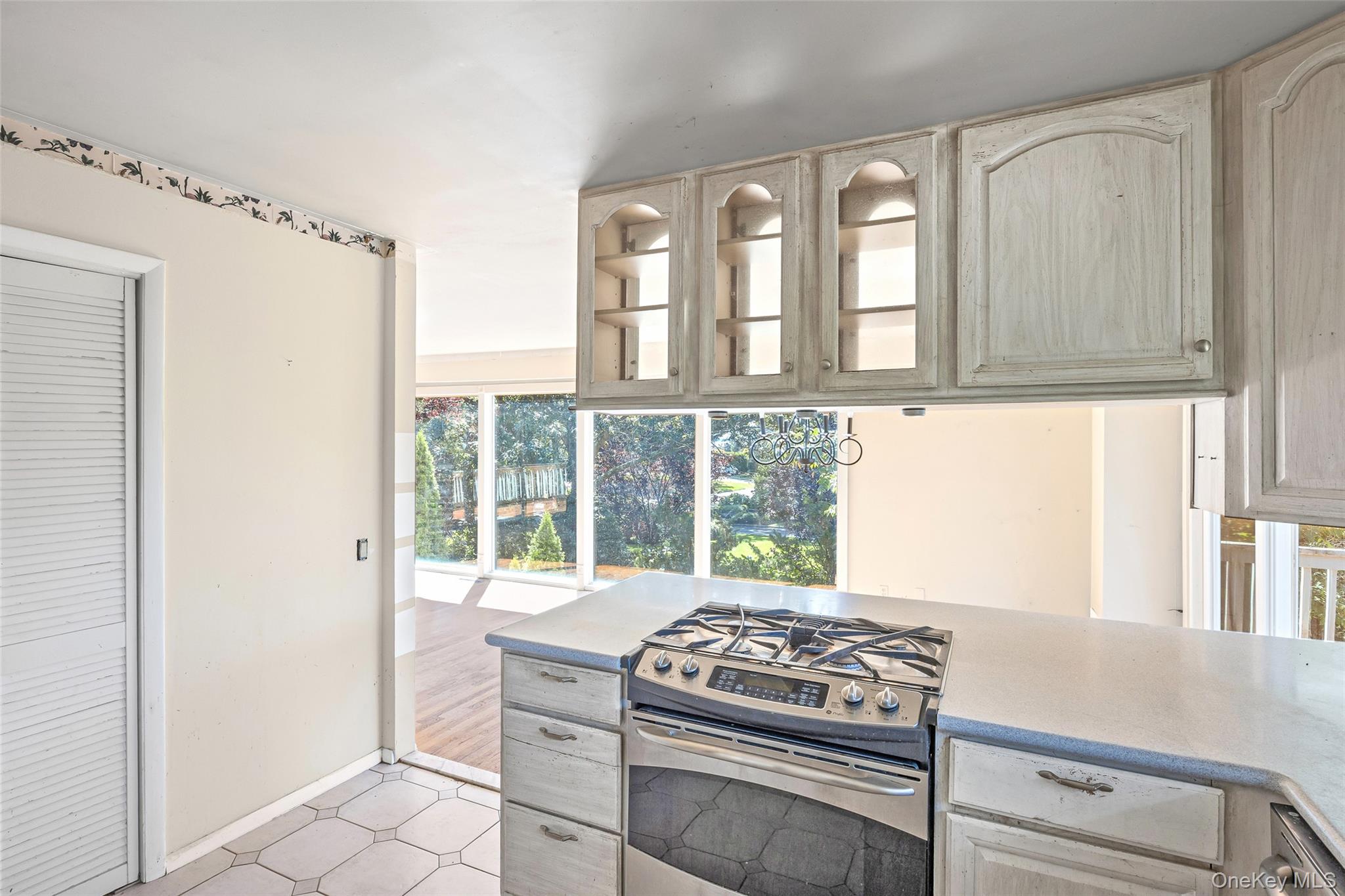 Asharoken, New York, 11768, United States, 4 Bedrooms Bedrooms, ,3 BathroomsBathrooms,Residential,For Sale,1973791